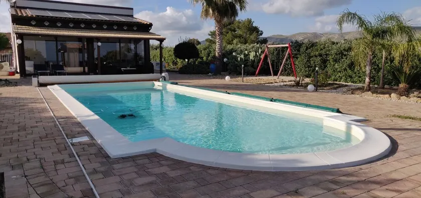 Beautiful Villa with heated swimming pool for exclusive use - Image 1
