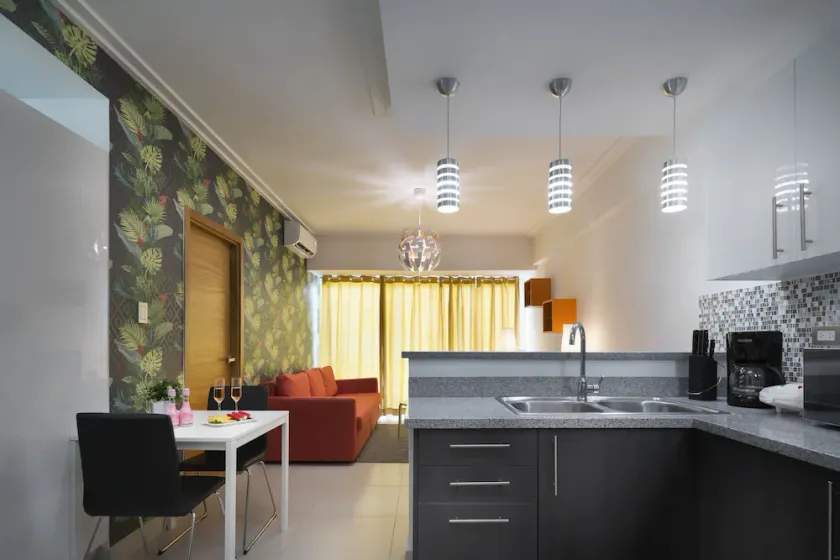 VIP Luxury Penthouse & Rooftop Jacuzzi - Image 1