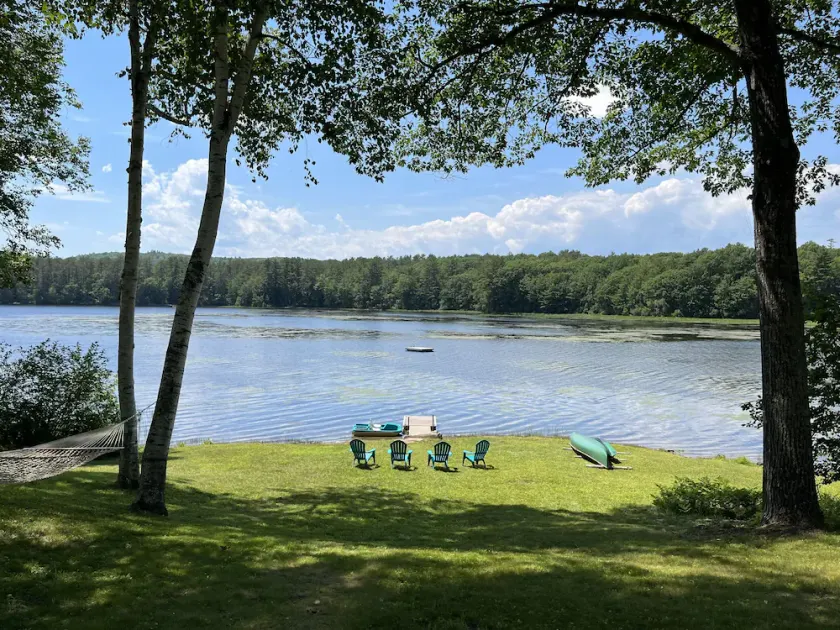 Njut av solnedgången på lugn Dexter Pond - Image 1