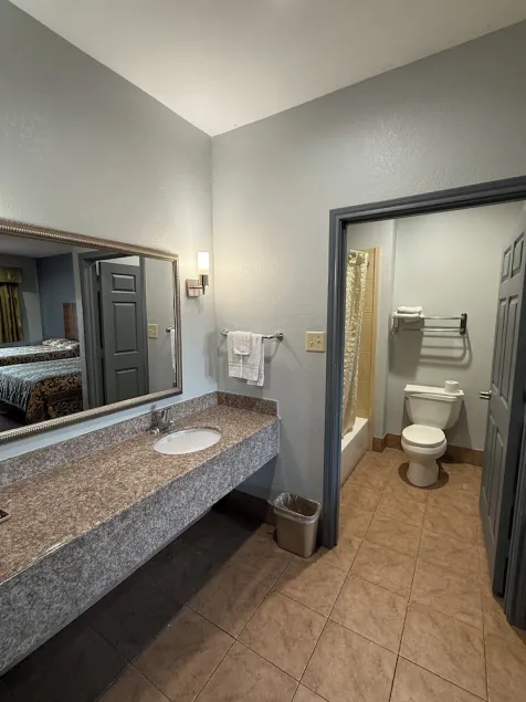 Budget Host Inn Stafford - Houston - Image 1