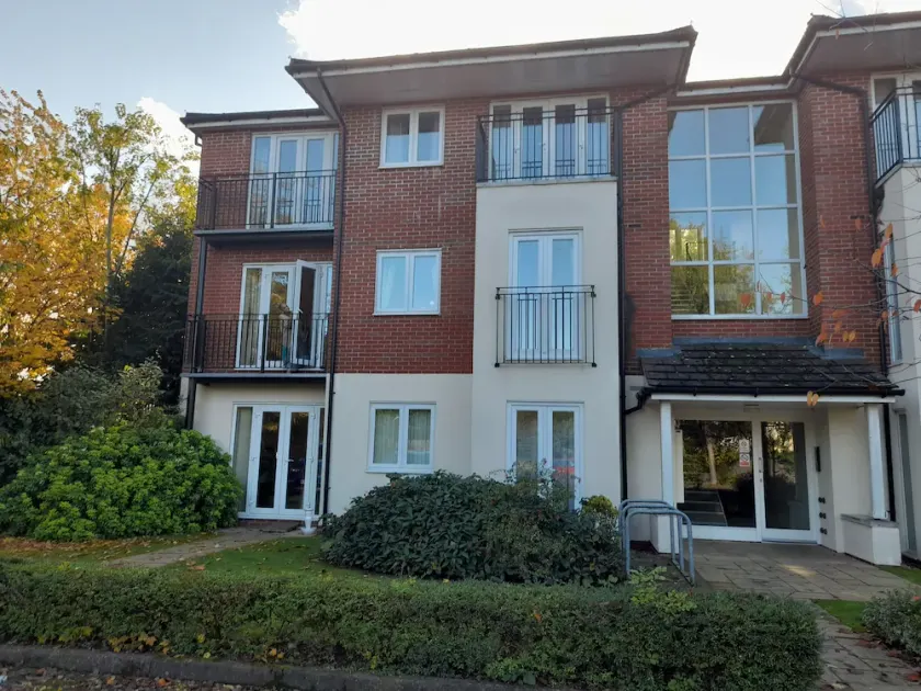 Luxurious Penthouse Apartment close to NEC - Image 1