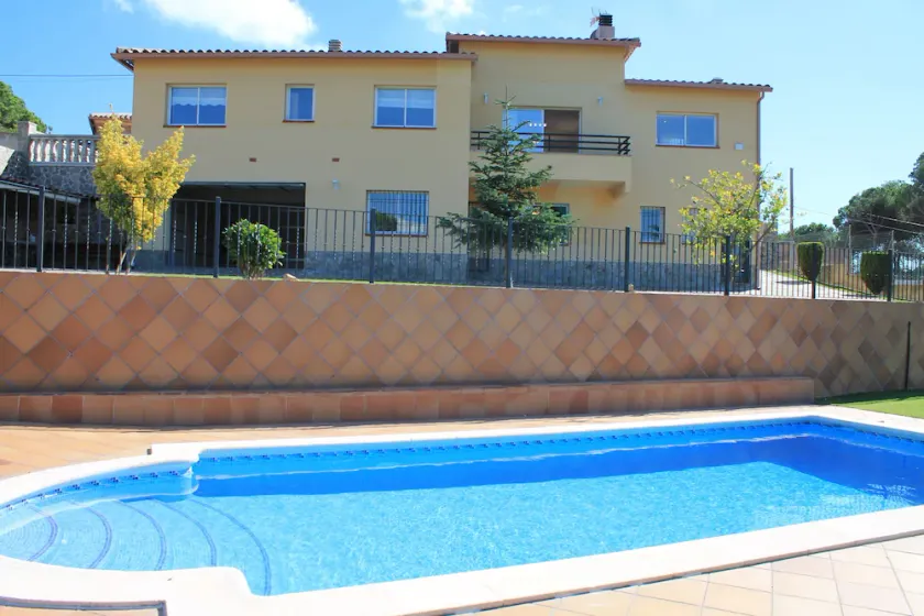 Belle maison avec piscine et barbacue! ideal pour vos vacances - Image 1