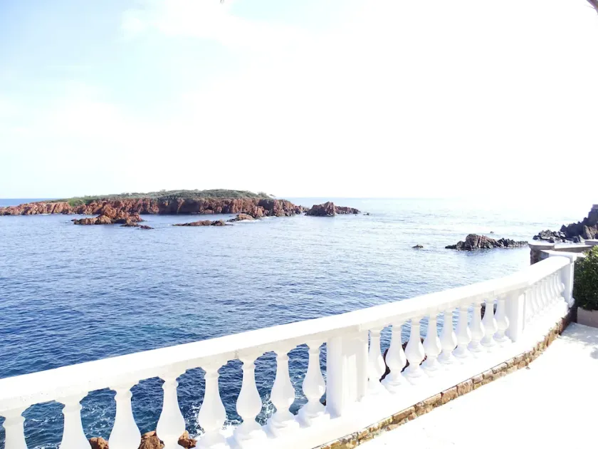 On a private beach, comfortable seafront villa, exceptional location - Image 1
