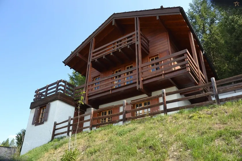Les Airelles è una grande casa confortevole e tranquilla con vista mozzafiato sulle montagne. - Image 1