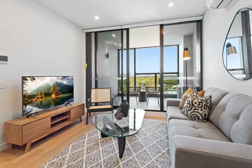 Stunning 1-Bed with City Views and Amenities - Image 1
