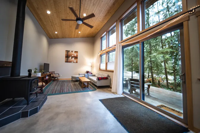 Cozy mountain retreat in the forest-close to Mt Baker Ski Area and pet friendly! - Image 1