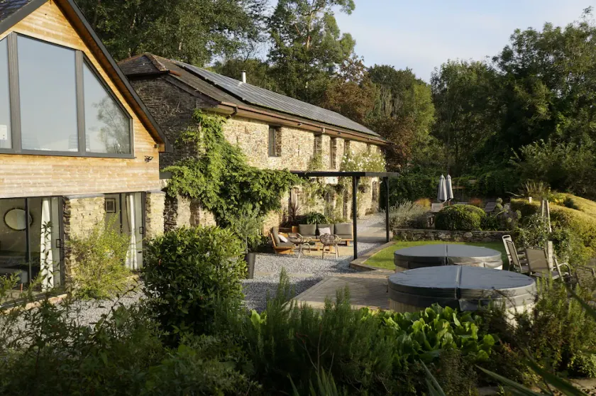 Beautiful converted barn, a retreat for families and friends to enjoy! - Image 1