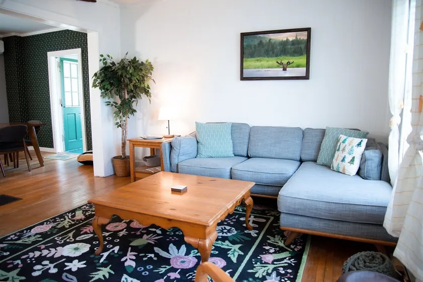 Trail access ✯ Downtown ✯ Pet Friendly & No Cleaning Fee! - Image 1