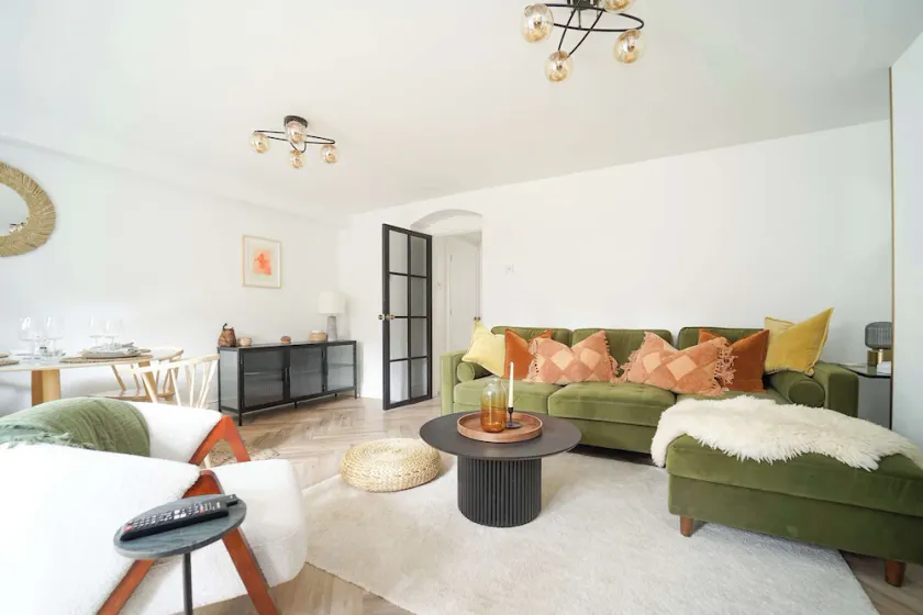 Stylish one bedroom flat on Gordon road - Image 1