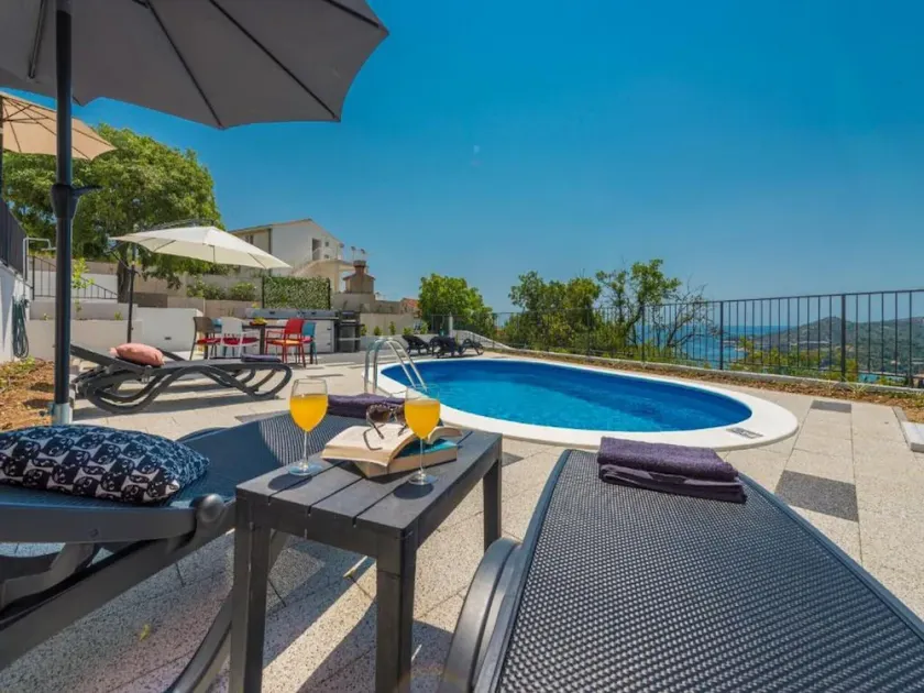 Family Holiday Home Nest - Image 1