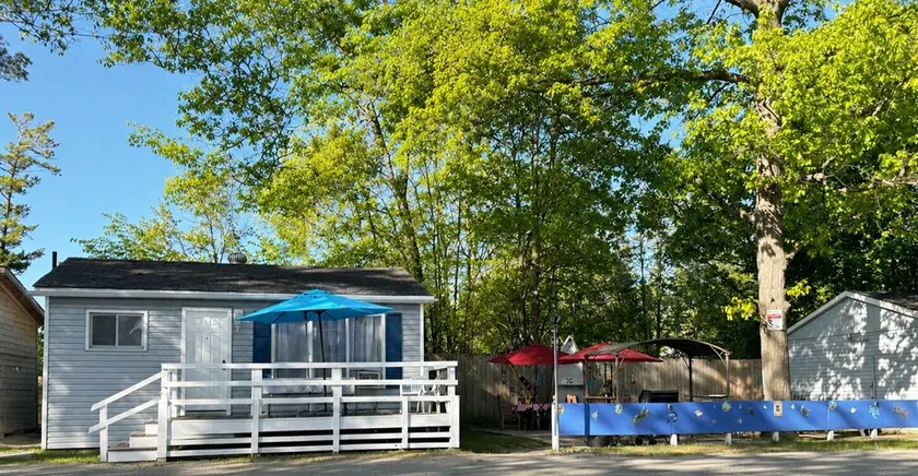 Cozy 3-Bedroom Cottage • Walk to Wasaga Beach • Free WiFi •Free Parking - Image 1