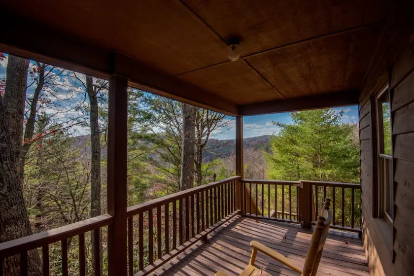 Overkommelige Mountain Cottage - BTW Boone & West Jefferson - Hot Tub - Wi-Fi - Image 1