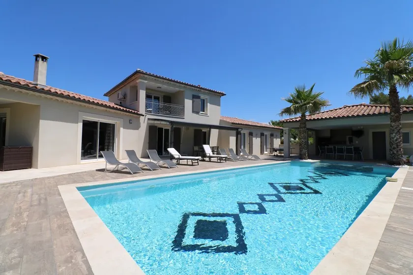 5 étoiles Bewertung, 4-Bett-Villa, großzügige Außenanlagen, Poolhaus und schöne Garde - Image 1