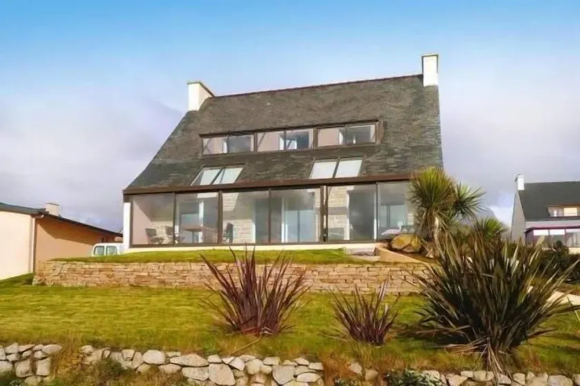 Maison spacieuse et lumineuse avec vue mer panoramique sur la plage à 100m - Image 1