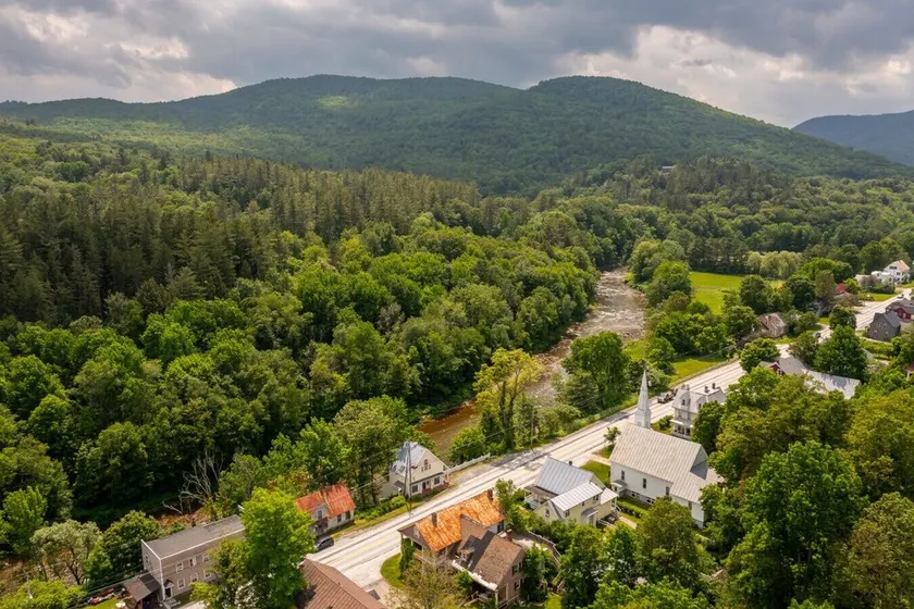 Breathtaking Riverfront Farmhouse w/Mountain Views - Image 1