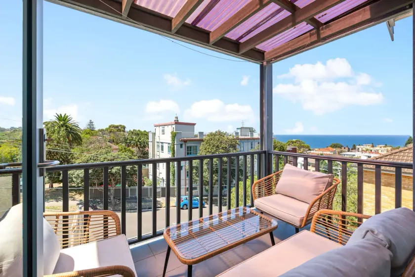 Bright 2-Bed Apartment in Coogee - Image 1