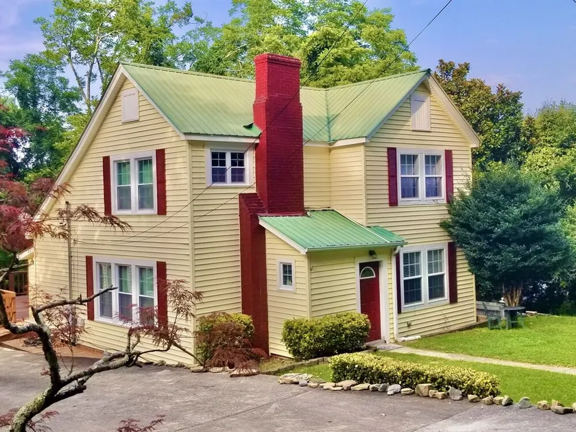 Goldie Locks Approved ~ Walking Distance to Downtown Fort Payne AL. - Image 1