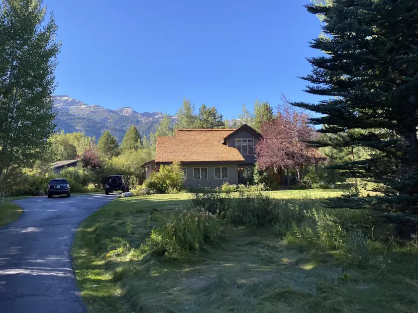 BEAUTIFUL PVT HOME W/ MODERN FURNISHING - EXCLUSIVE WEST BANK JACKSON HOLE - Image 1