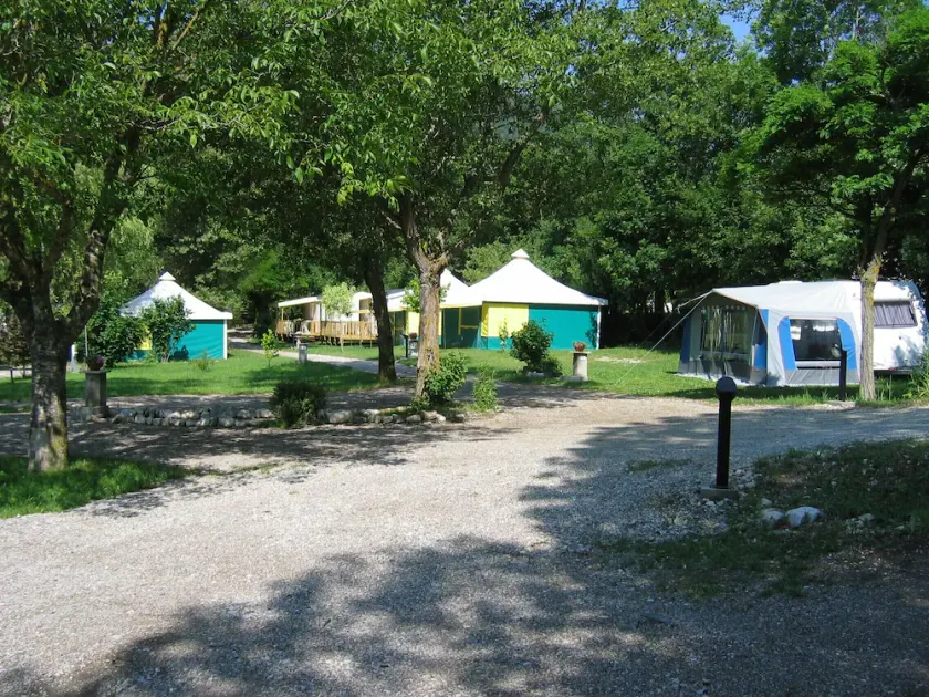 Lærredstelt til 5 personer i en rolig campingplads ved Les Prés - Image 1