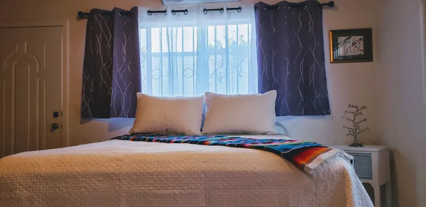 Modern renovations. Fast Wi-fi. Beach, food, nightlife & market access w/in 3 km - Image 1