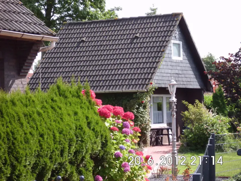 Small cozy vacation home invites you to relax.<br><br> - Image 1