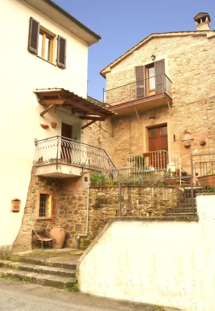casa en el pueblo histórico en las colinas toscanas - Image 1