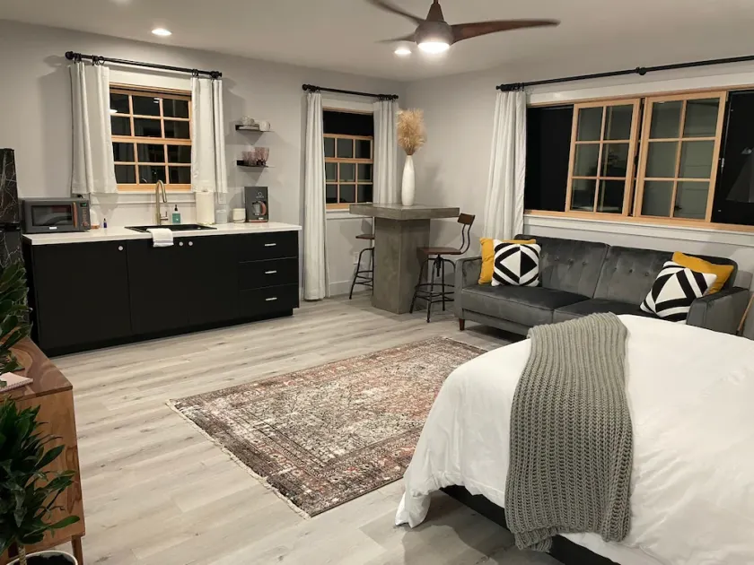 Oceanside Ocean-View Guest Studio - Image 1