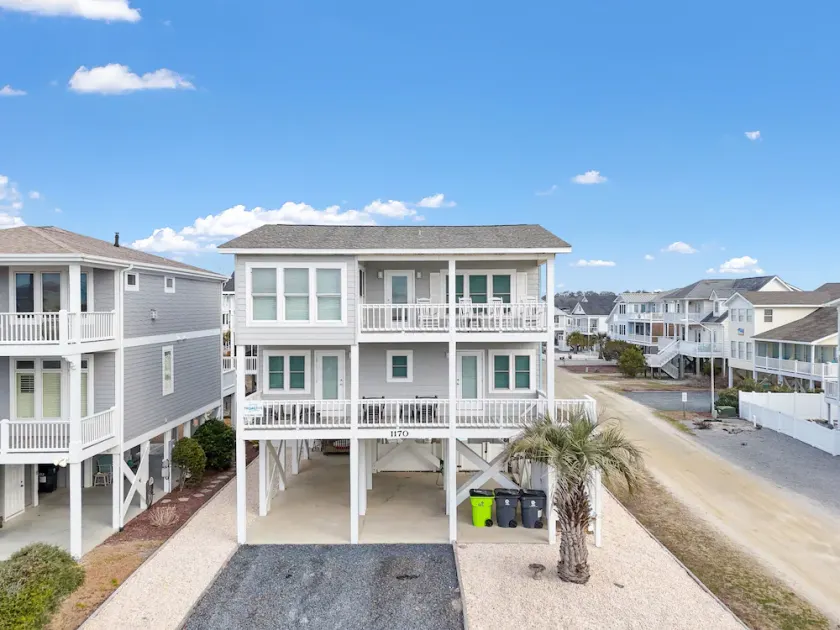 Holden Mystique 4 Br home by RedAwning - Image 1