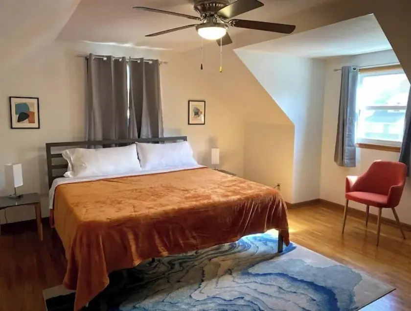 • Lively Cottage 2 King Beds 4 Bed 2 Bath • - Image 1