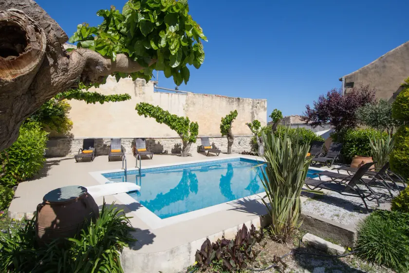 14th century Venetian open plan stone suite with sharing pool & private terrace - Image 1