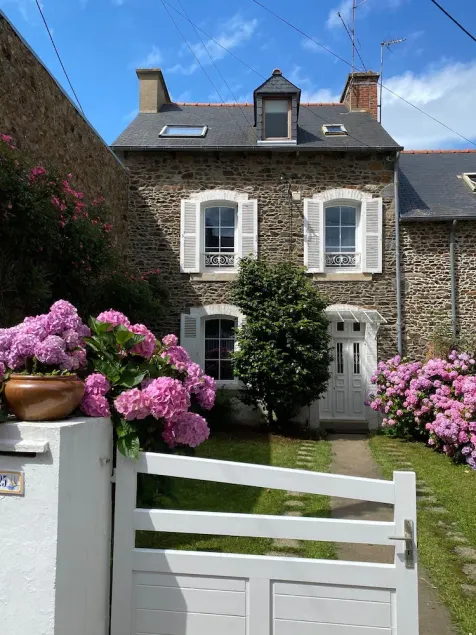 Maison en Pierre à Proximité du Bourg et de la mer - Image 1