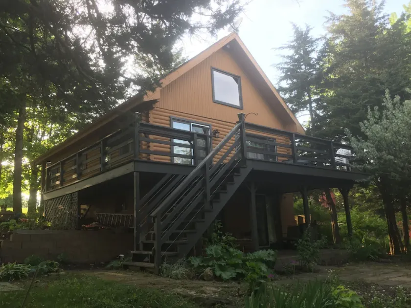 Unique Rustic, upscale, 3 br/2 ba Cabin w/Fireplace, Firepit, Pool Table & Wifi - Image 1