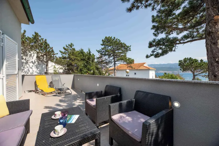 Holiday home with terrace near the sea - Image 1