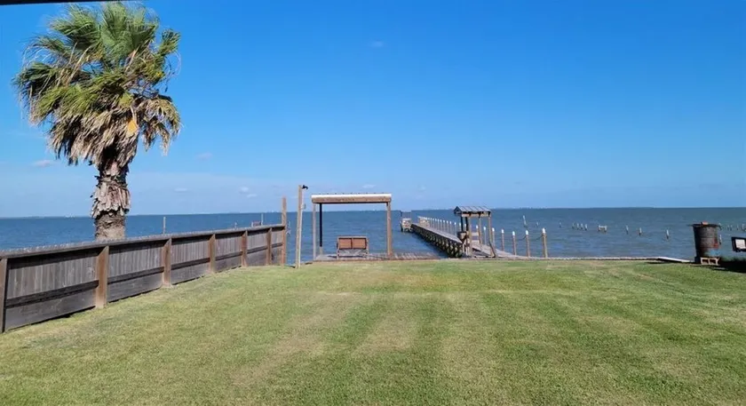 Bayfront Home w/Private Lighted Fishing Pier - Image 1