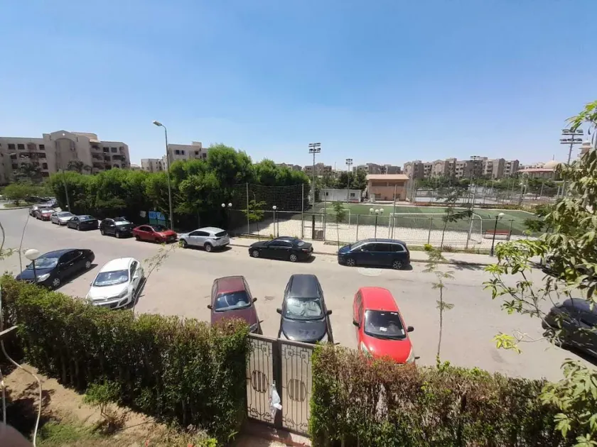 Nice four beds apartment in heart of sheikh zayed  city - Image 1