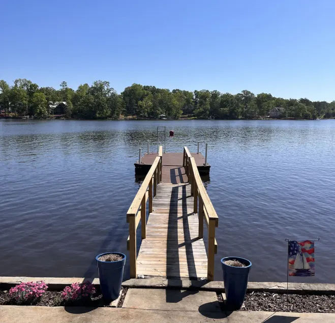 Relax near Lake Murray in our spacious 3-bedroom retreat - Image 1
