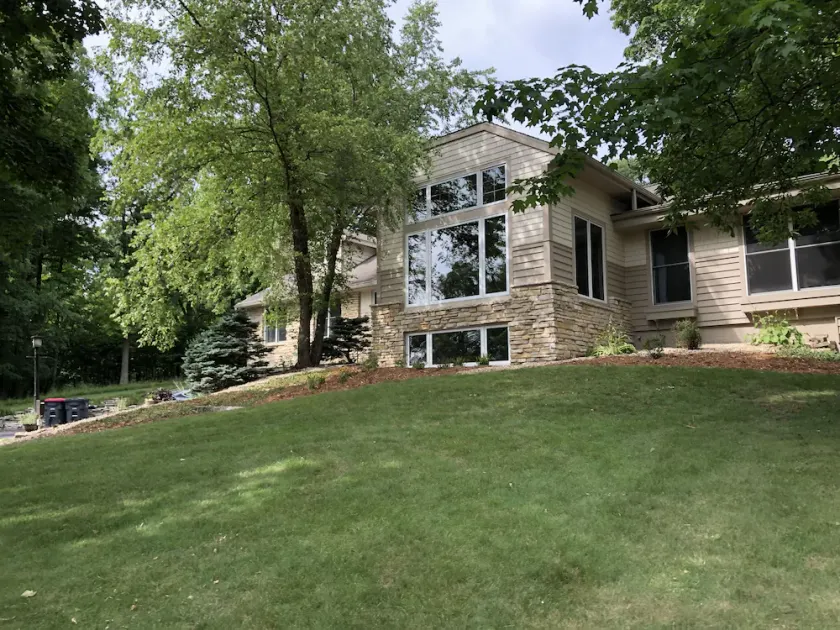 Private estate with tennis court and more - Image 1