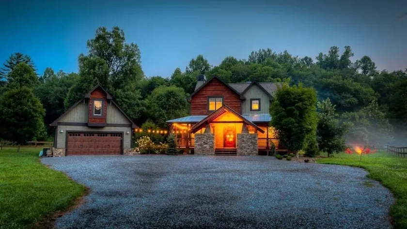 Firefly Farmhouse - Riverfront | Modern | 2 Bedroom w loft - Image 1