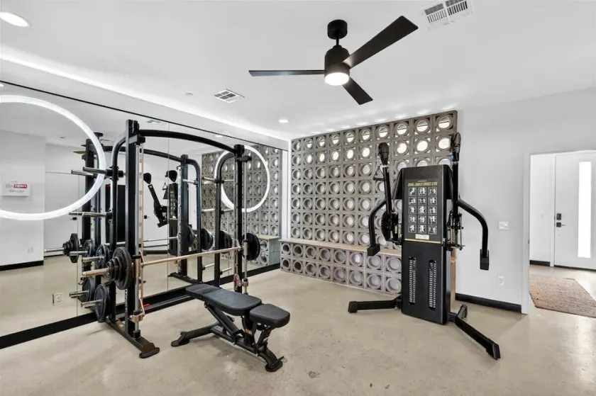 Desert Escape Townhome - Pool & Gym - Image 1