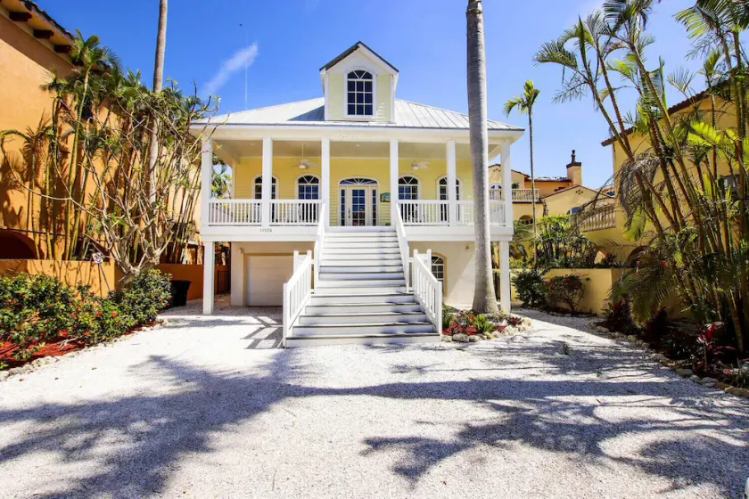 Sunny Days 5 Bedrooms 5 Bathrooms Home - Image 1