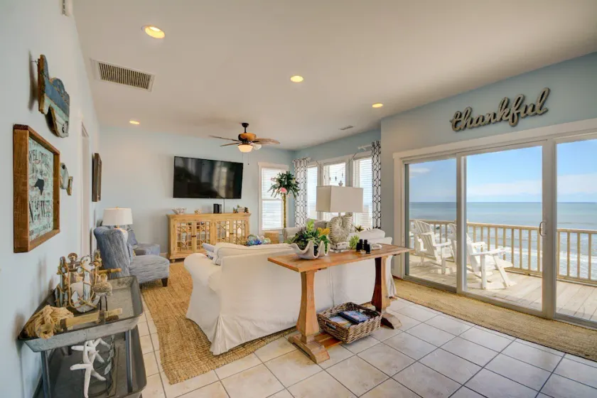 \"Ocean Song\" Oceanfront Retreat + 5 chambres / 3 salles de bains sur Topsail Island, Caroline du Nord - Image 1