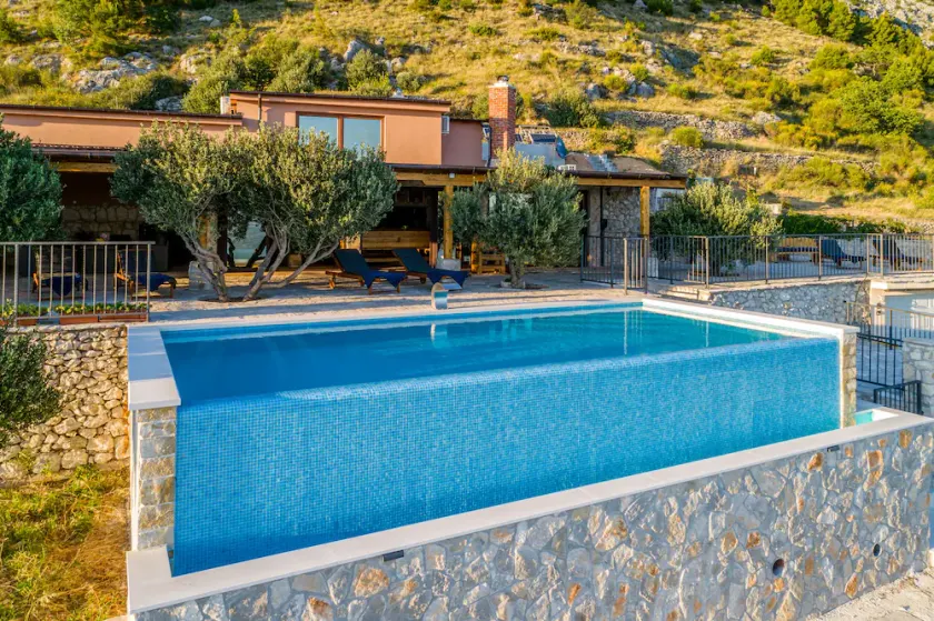 Villa de 4 dormitorios con piscina climatizada. - Image 1