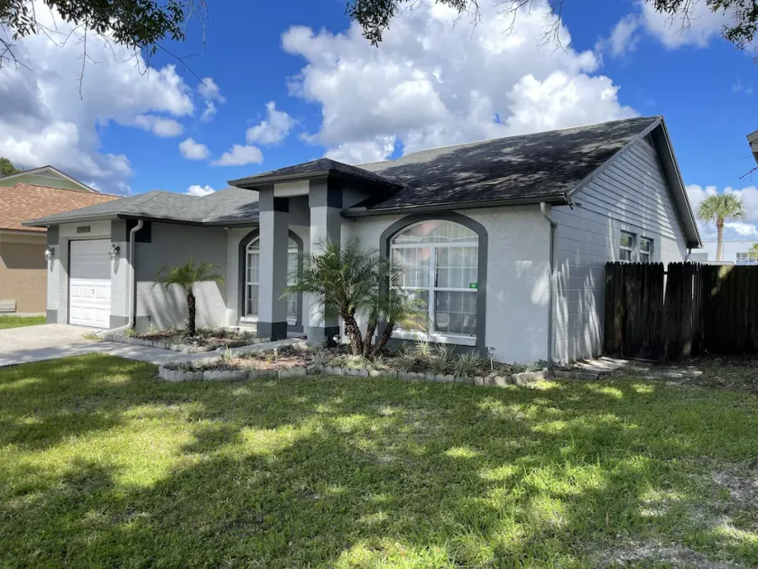 3-bedroom vacation home 10 minutes from Raymond James Stadium - Image 1