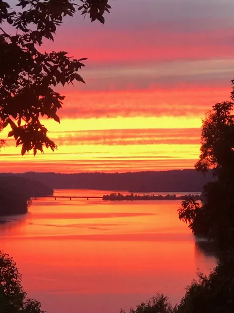 Million Dollar Views of Lake Normandy Sunsets- Jacuzzi for Fall/Winter Sunsets! - Image 1