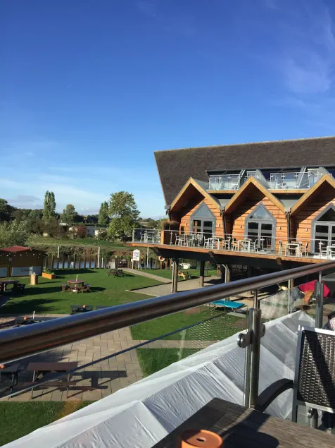 Beautiful 2-bed Caravan in Stratford-upon-avon - Image 1