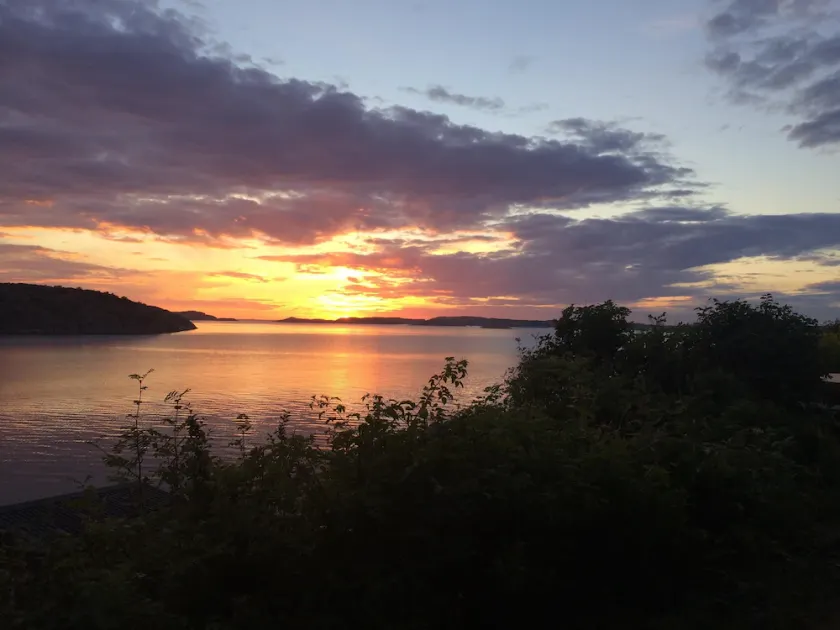 Renoverad stuga direkt vid havet - Image 1