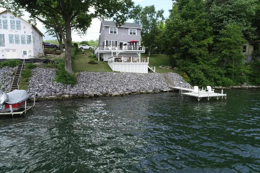 Perfect Lakeside Getaway - Image 1