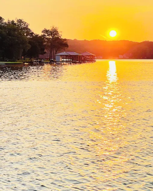 Cozy waterfront Lakehouse with a nice view of Callender lake  near Canton  TX! - Image 1