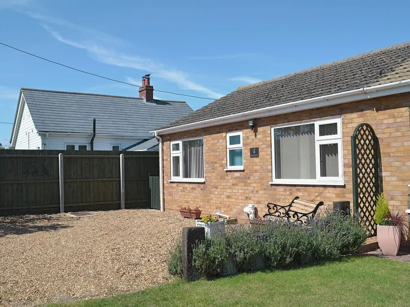2 bedroom accommodation in Heacham - Image 1