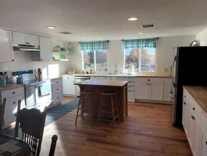 Ranch style country 4 bedroom 2 bath home - Image 1